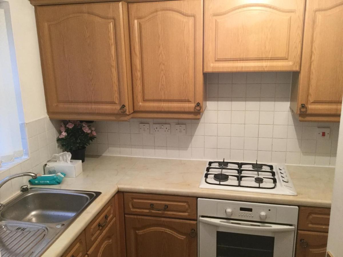 Quiet Residential Area Within Easy Reach Of Town Apartment Manchester Exterior photo
